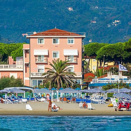 Hotel Happy Marina di Pietrasanta Extérieur photo