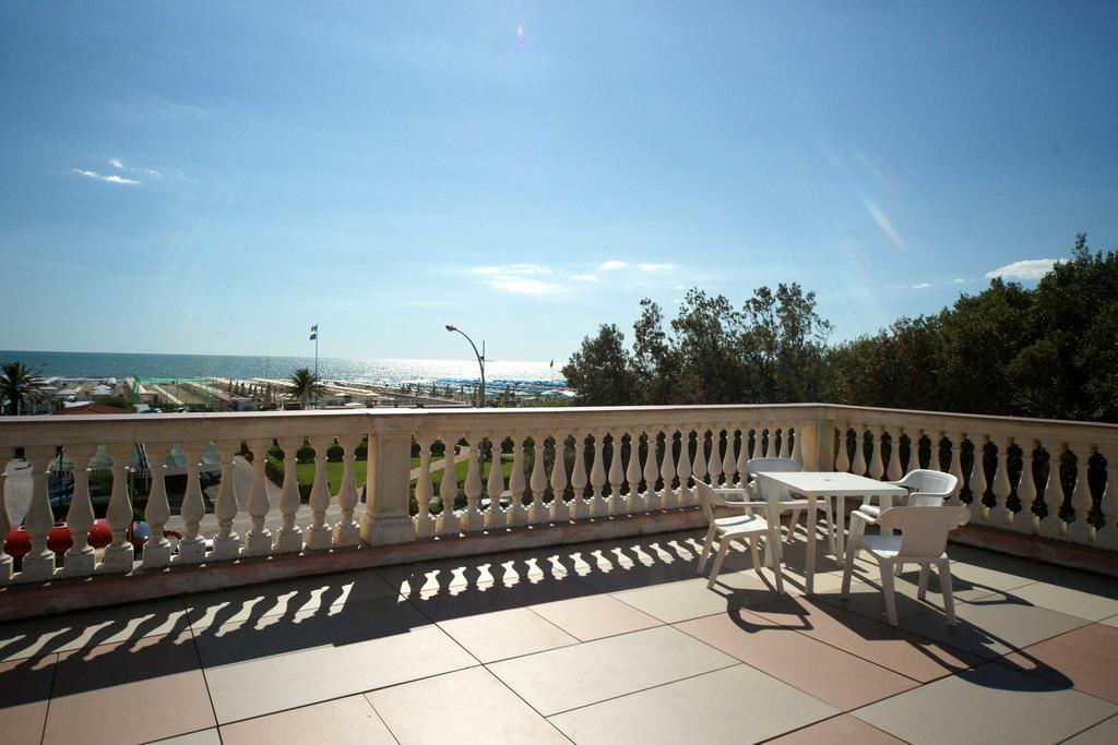 Hotel Happy Marina di Pietrasanta Extérieur photo
