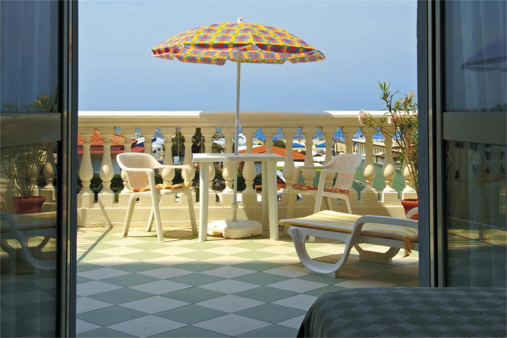 Hotel Happy Marina di Pietrasanta Extérieur photo