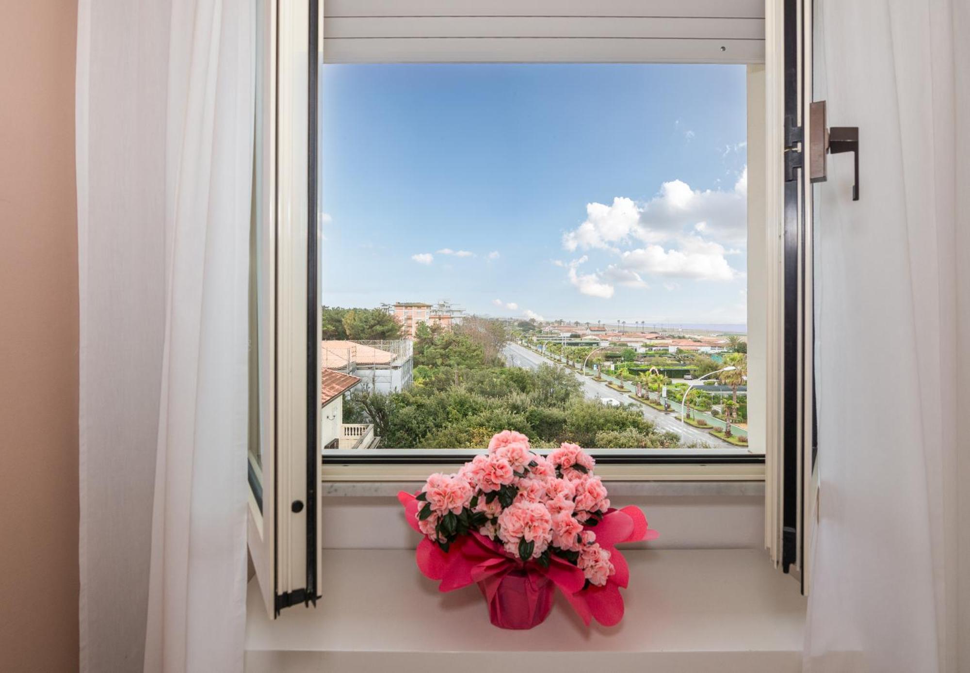 Hotel Happy Marina di Pietrasanta Extérieur photo