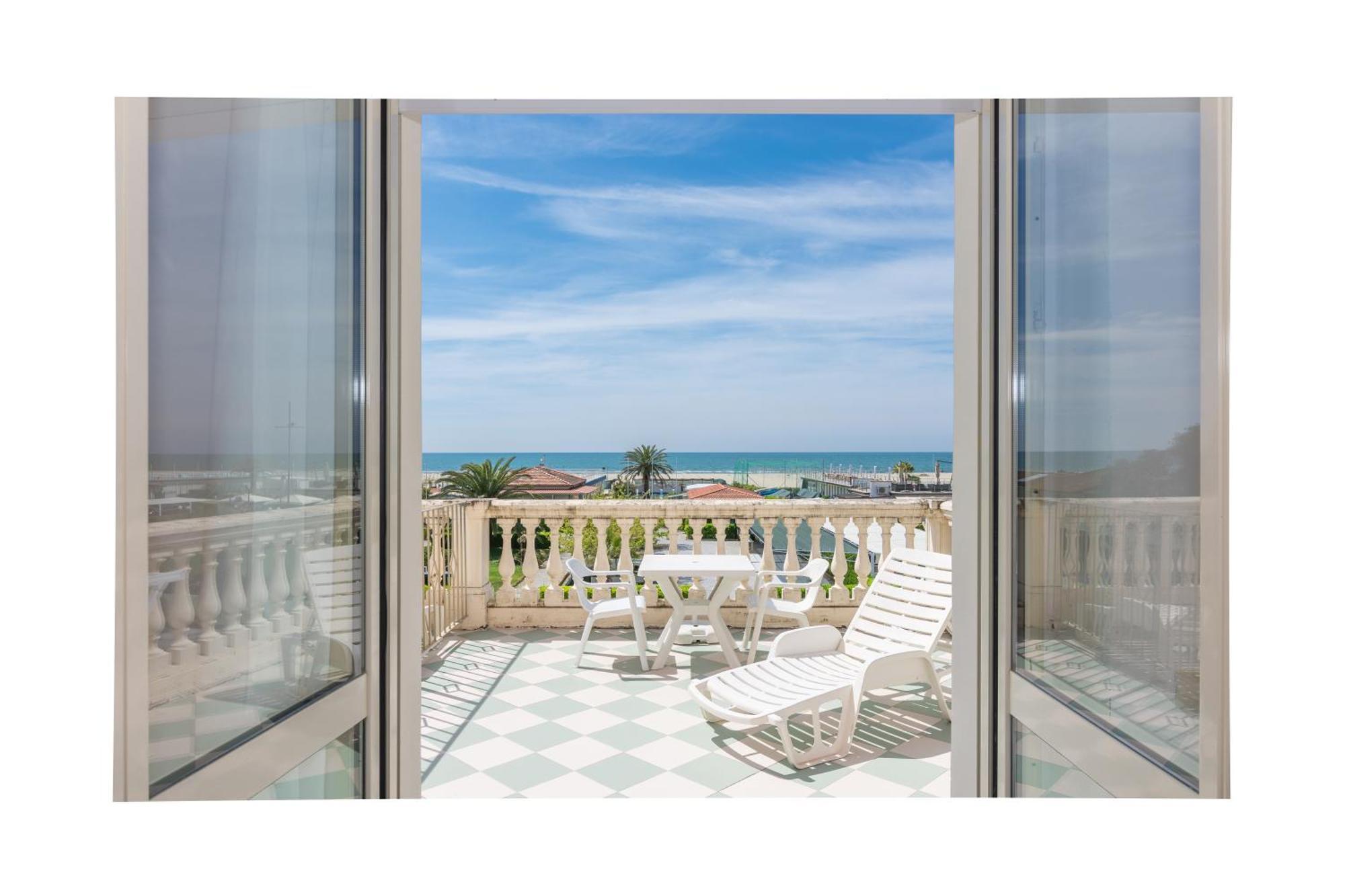 Hotel Happy Marina di Pietrasanta Extérieur photo